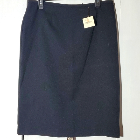 Womens Black A line Skirt Back Slit Back Zip Elegant Business Office Sz.12 - Picture 1 of 5